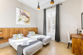  Jardinets Guest House  Барселона
